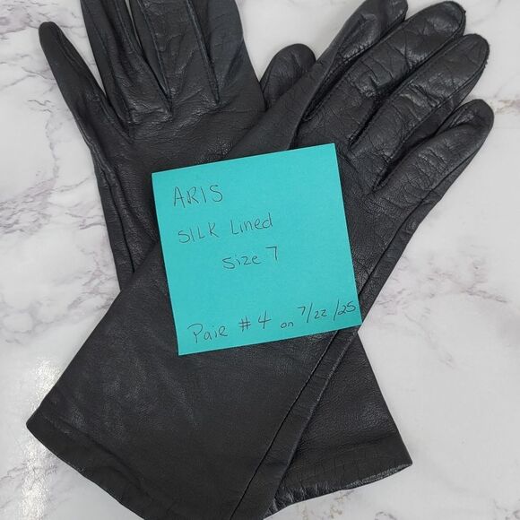 Aris Elegant Black Leather Driving Gloves with Silk Lining - Picture 11 of 12
